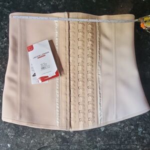 PRE-OWNED Jack London Cream Waist Shapewear